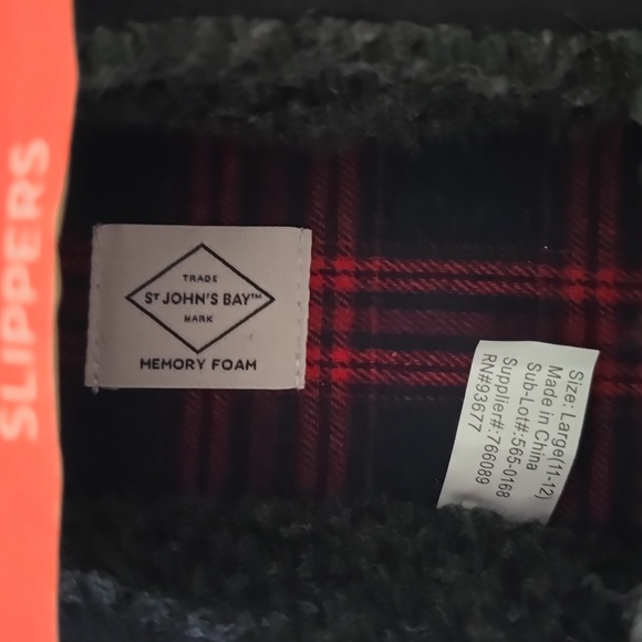 ST. JOHN'S BAY MENS BLACK MEMORY FOAM SLIPPERS SIZE LARGE 11-12 - Picture 10 of 10